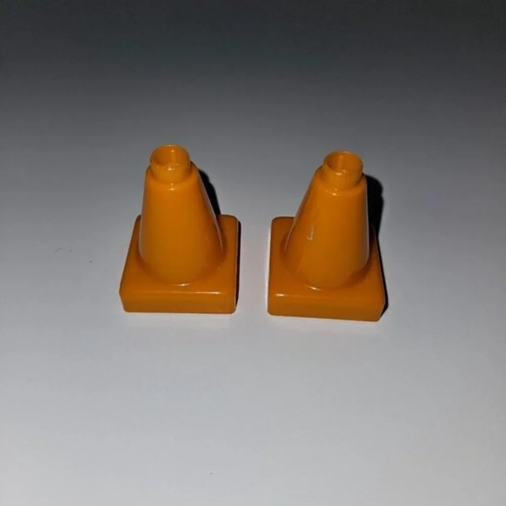 Mega Bloks Construction Toy Lot 2 Builders Cat Workers 2 Orange Safety Cones